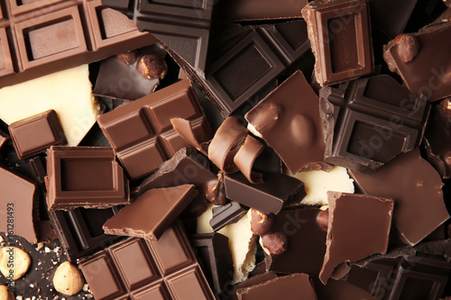 Fotobehang Heap of broken chocolate pieces, close up