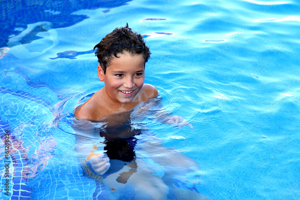 en la piscina tan divertido cuando hace tanto calor!!!