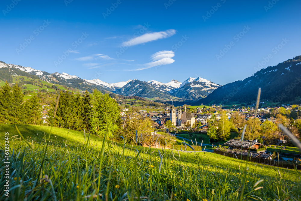 Idyllic alpine city Kitzbühel in spring, Tyrol, Austria - obrazy, fototapety, plakaty 