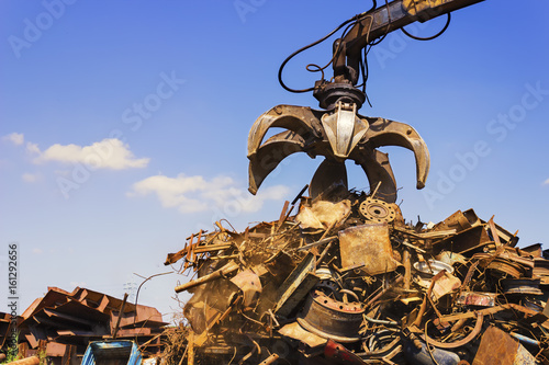 Big crane dropped scrap on pile photo