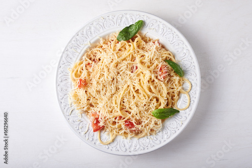 spaghetti with cheese and tomatoes