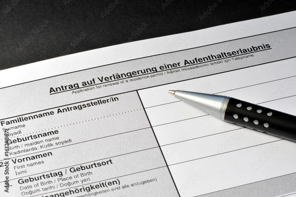 Antrag auf Verlängerung einer Aufenthaltserlaubnis, Formular,  Kugelschreiber, Personalien, Zuwanderung, Asyl, Asylbewerber, Abschiebung,  Migration, Zuwanderung, Einbürgerung, Flüchtlinge Stock-Foto | Adobe Stock