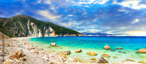 Fototapeta Naklejka Na Ścianę i Meble -  spectacular beaches of Greece - Myrtos in Kefalonia. Ionian islands