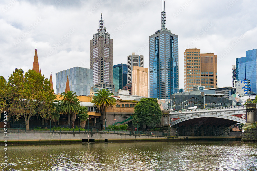 Naklejka premium Yarra river and Melbourne CBD view