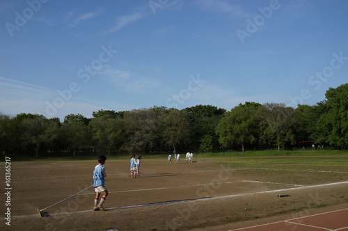 運動場 グランド 土埃 スプリンクラー スポーツ 陸上 競技場