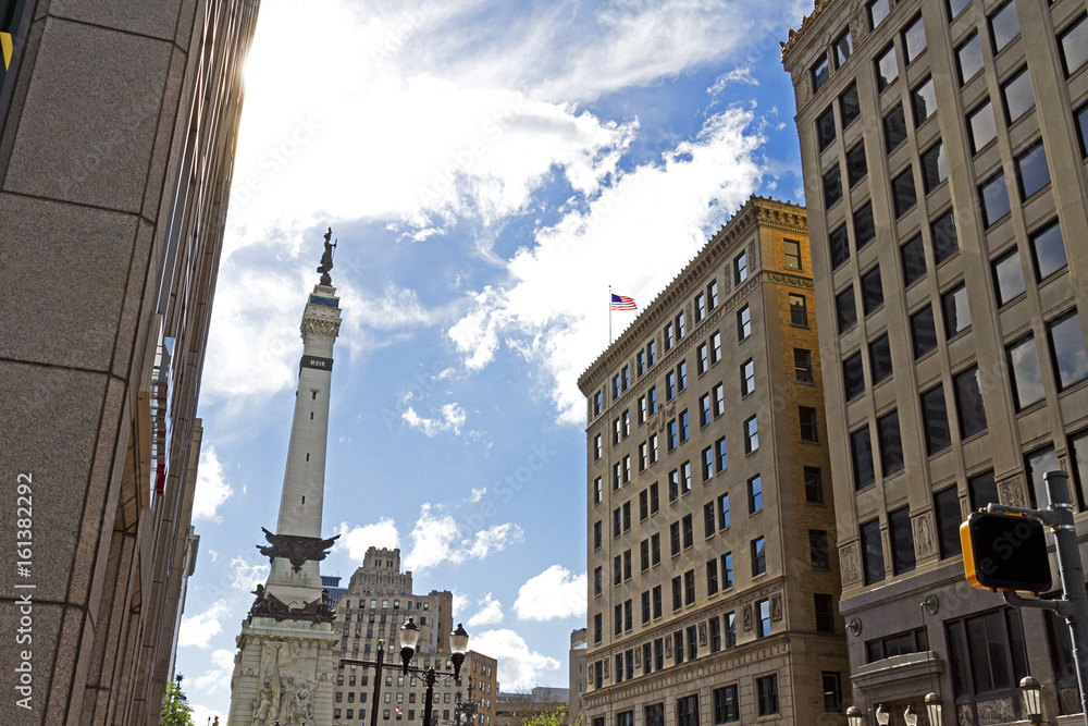 Fototapeta premium Monument and cityscape, Indianapolis, IN