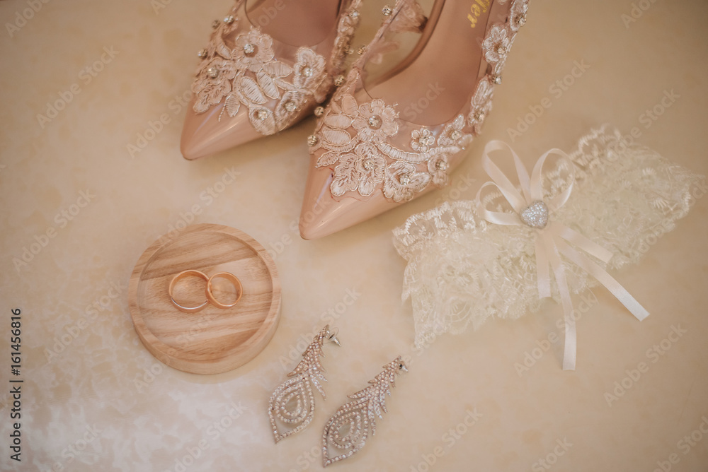 Obraz premium Bride's wedding accessories