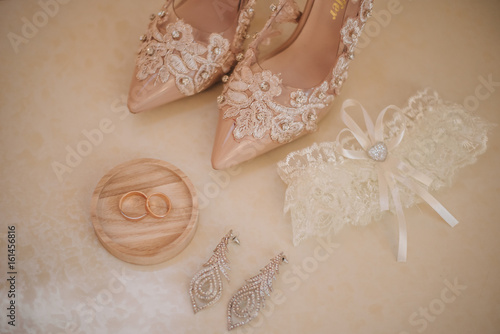 Bride's wedding accessories