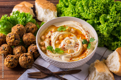 Hummus, falafel and chickpea served with salad and pita