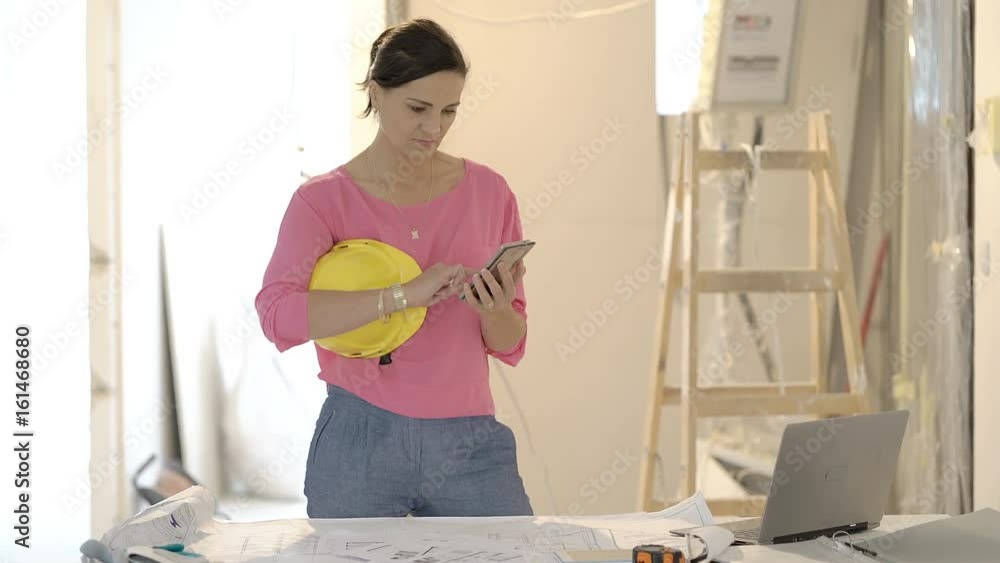 Architect holding helmet and browsing internet on smartphone, steadycam shot
Architect holding helmet and browsing internet on smartphone, steadycam shot