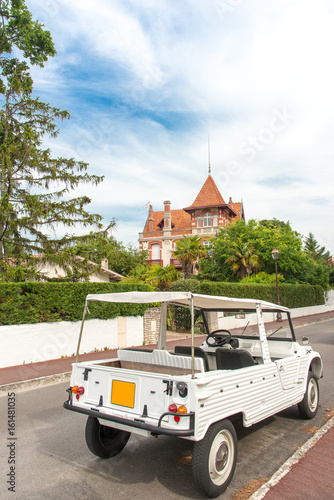 Tableau sur toile ARCACHON (France), ville d'hiver et voiture typique