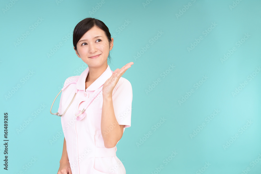 笑顔の看護師