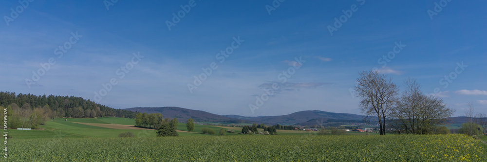 Panorama der wunderschönen hessischen Landschaft beim Kellerwald in Hessen, Deutschland