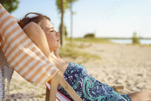 Fotografie Young woman spending a relaxing day at the beach