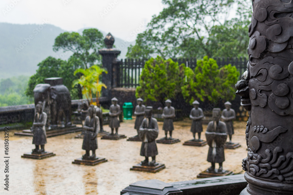 Obraz premium Statues of warriors in Imperial Khai Dinh