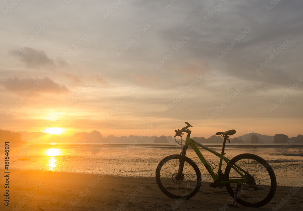 Fototapeta premium Bicycle on the beach