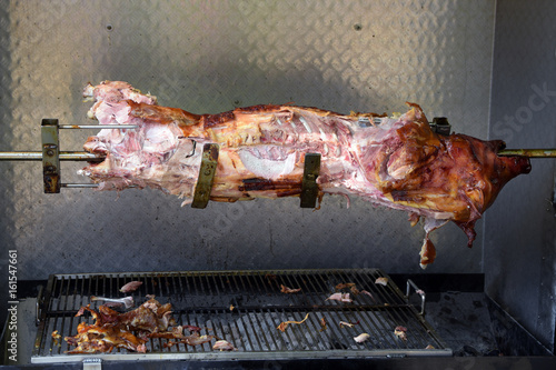 Billede på lærred suckling pig on spit on a large party grill