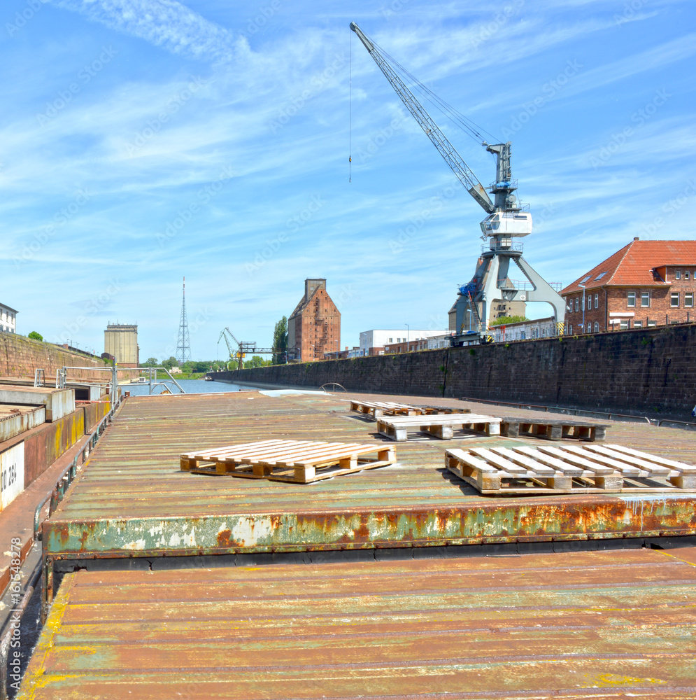Lastkahn im Hafen Magdeburg Lastkahn im Hafen Magdeburg