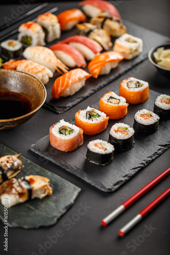 Sushi set rolls