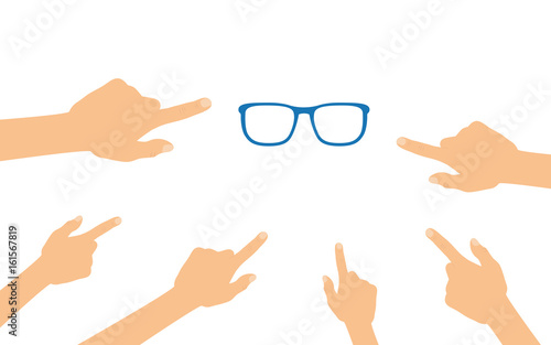 Hände zeigen auf - Lesebrille