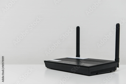 Obraz na płótnie Black wireless router on the white table