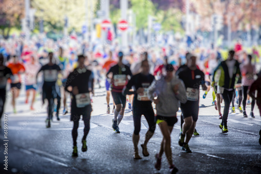 marathon runners in the city 