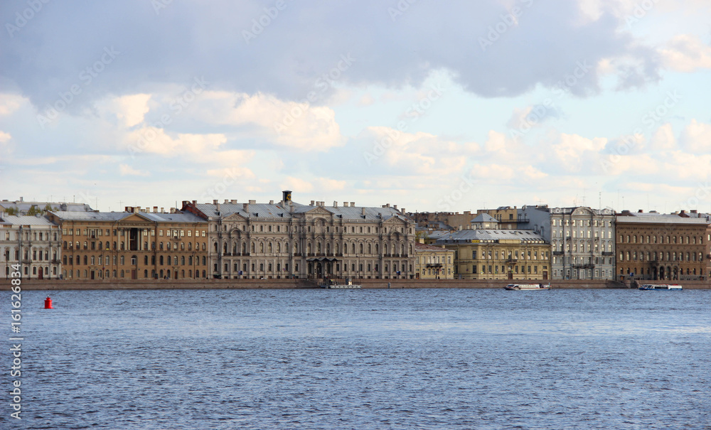 Набережная Санкт-Петербурга. Река Нева
