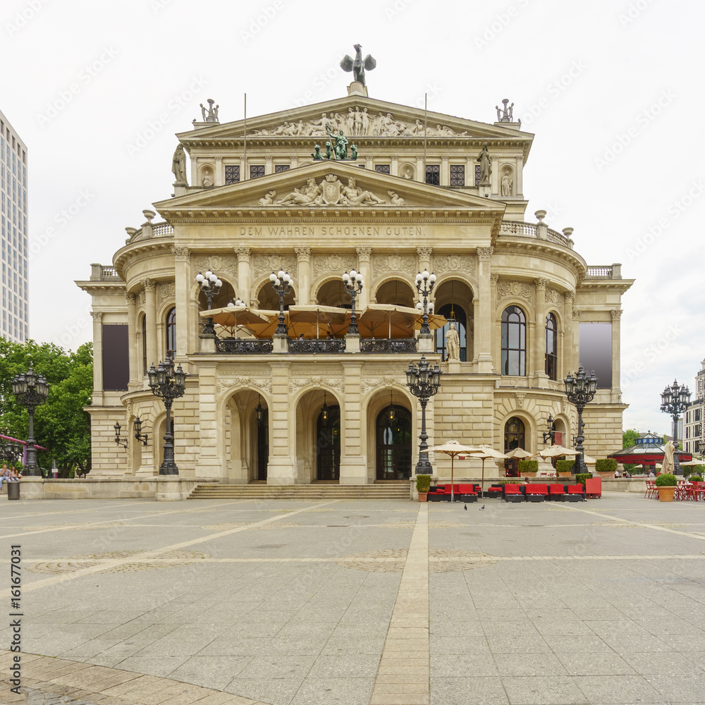Sommerliche Alte Oper Frankfurt a.M., Frontansicht, 