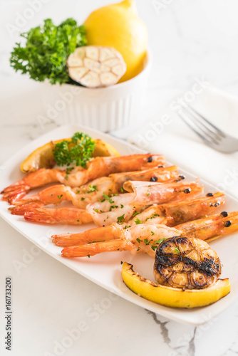 fried shrimps with garlic