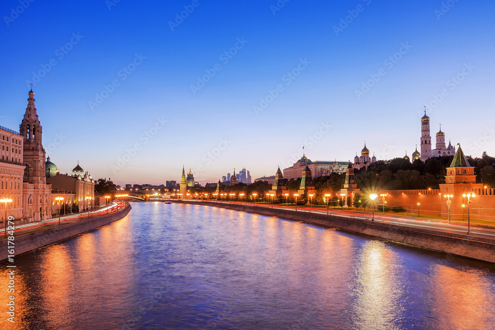 Fototapeta premium Night view of the Moscow Kremlin, Russia