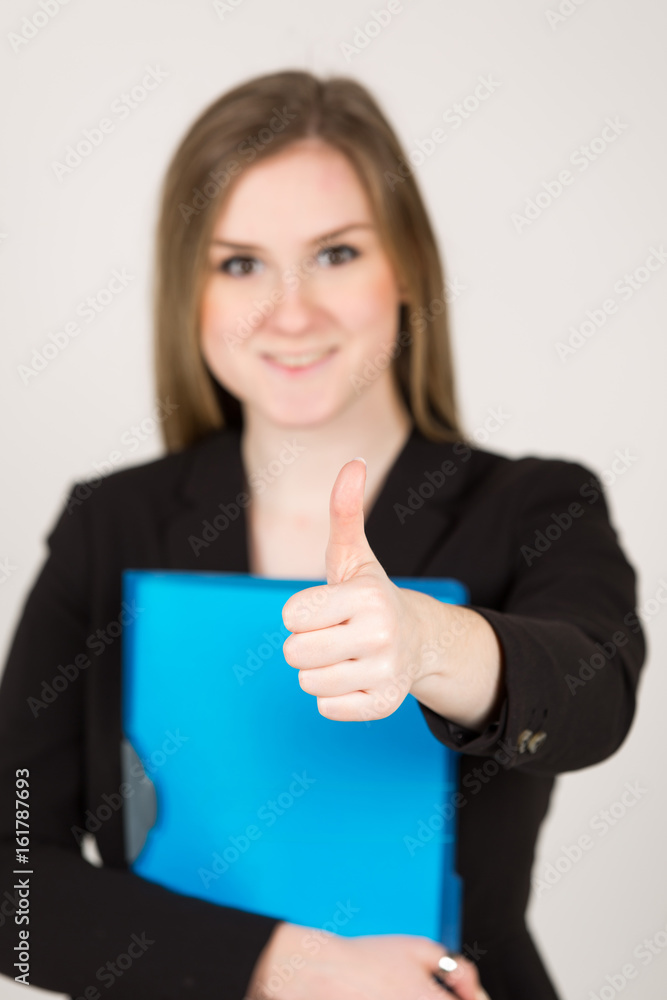 Junge Business Frau / Mädchen / Jugendliche mit blauer Mappe Bewerbung vor weiß Junge Business Frau / Mädchen / Jugendliche mit blauer Mappe Bewerbung vor weiß