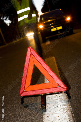 triangle de signalement de panne de voiture la nuit