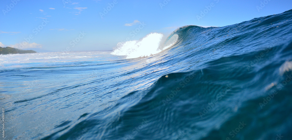 vague tubulaire tahiti - polynésie française vague tubulaire tahiti - polynésie française