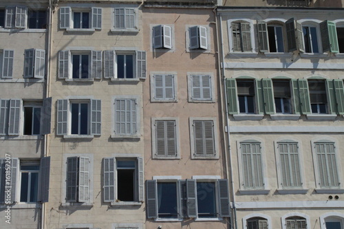 Typisch Marseille: Historische Fassaden am Quai du Port