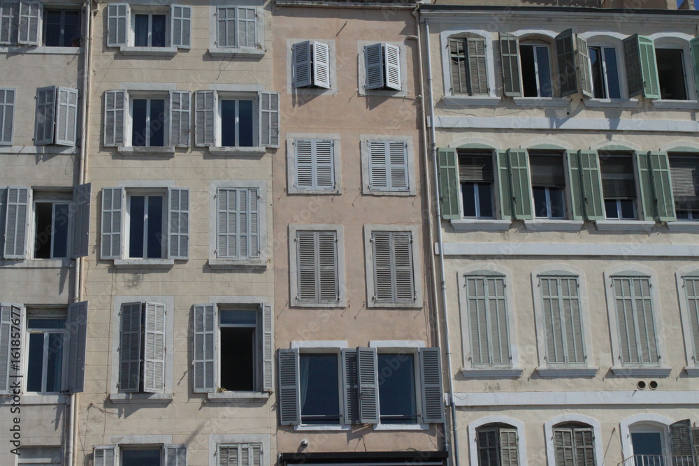 Typisch Marseille: Historische Fassaden am Quai du Port