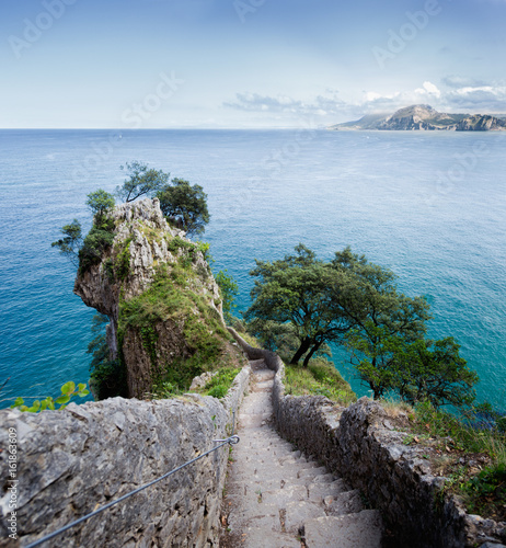 Camino al faro del caballo en Santoña