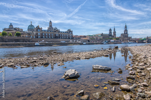 Terrassenufer in Dresden bei Niedrigwasser