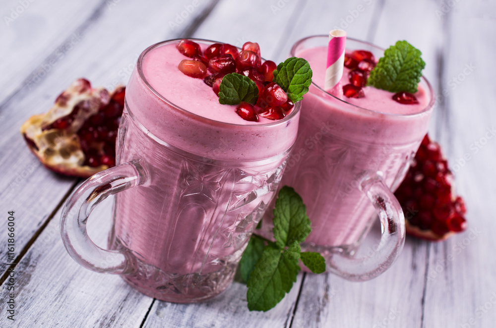 Smoothies with pomegranate seeds Smoothies with pomegranate seeds