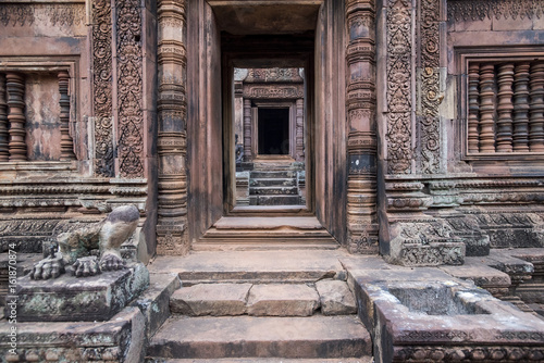 The door to Temple in the jungle Banteay Srei © Vladimira