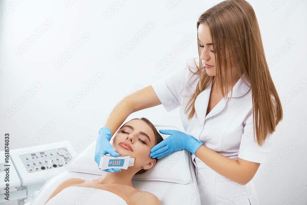 Cosmetological procedures with ultra sonic scraber Cosmetological procedures with ultra sonic scraber