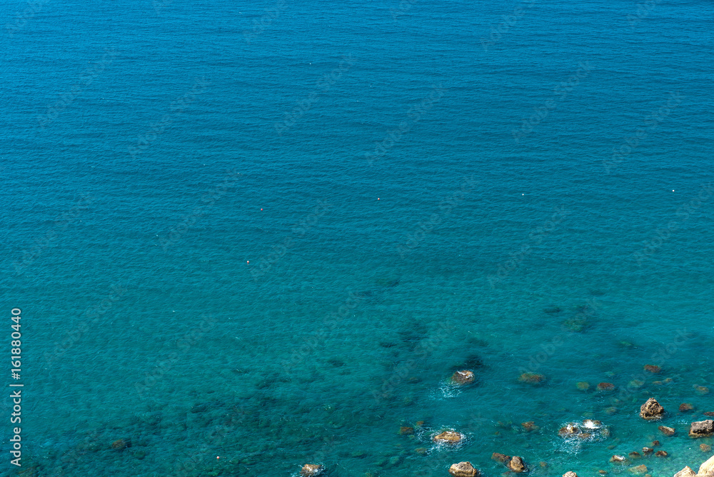 Obraz premium Sea and coastline view from a rocky height