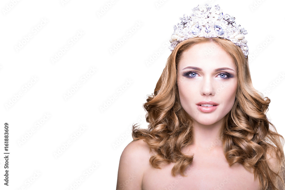 Naklejka premium Beauty woman as a queen with fashionable make-up.