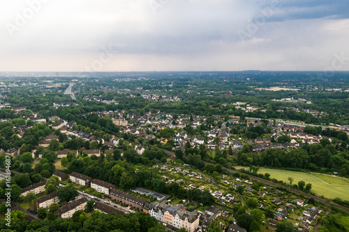 Luftaufnahme Wohngebiet / Siedlung mit Häusern in einer Kleinstadt © Marcel Paschertz