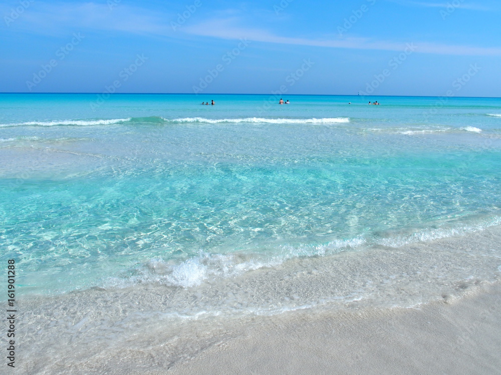 Obraz premium Sandy beach at Caribbean Sea in Varadero city in Cuba