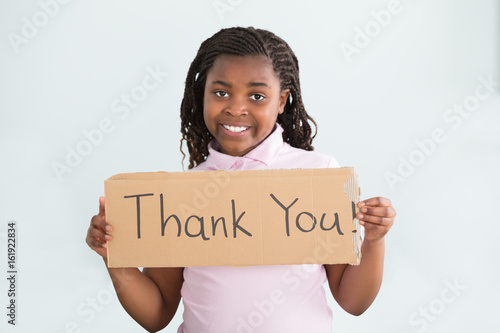 Fotografía Girl Holding Thank You Sign