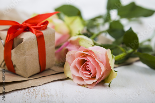 Pink roses   gift and hearts