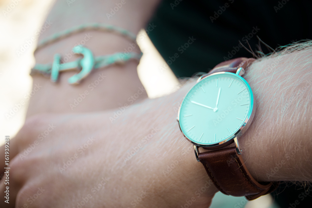 Uhr am Handgelenk Stock Photo Adobe Stock