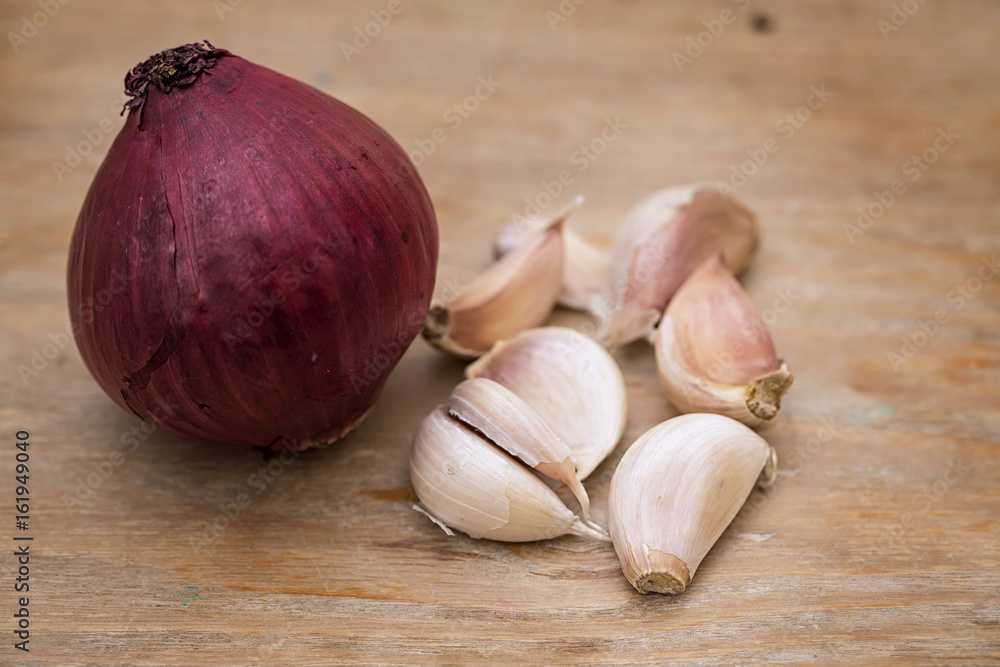 Fototapeta premium Red onion and garlic