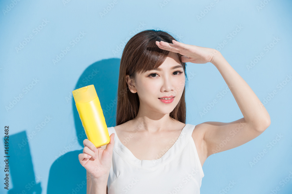 woman take sunscreen woman take sunscreen