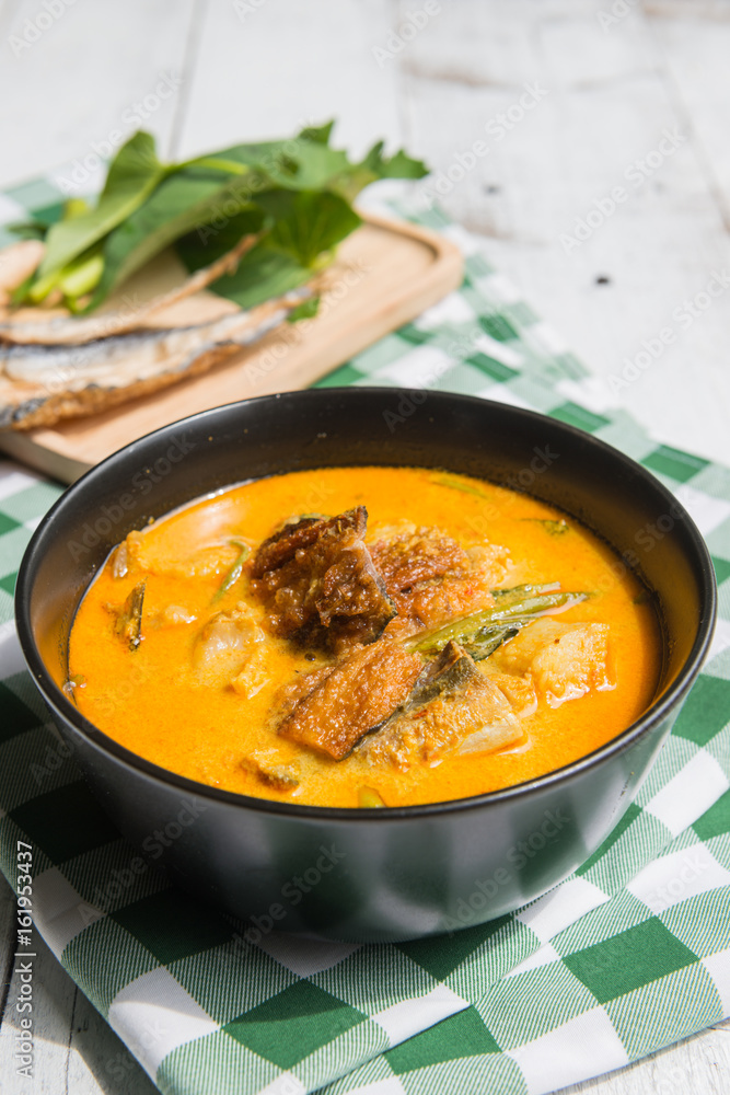 Pork curry with water spinach (Tae-pho soup)
